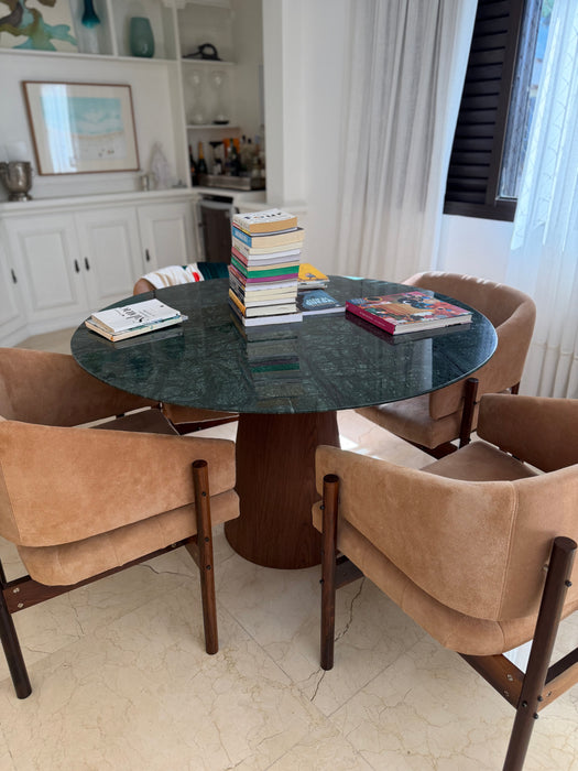 Mesa de Jantar Cone com Tampo em Mármore Guatemala