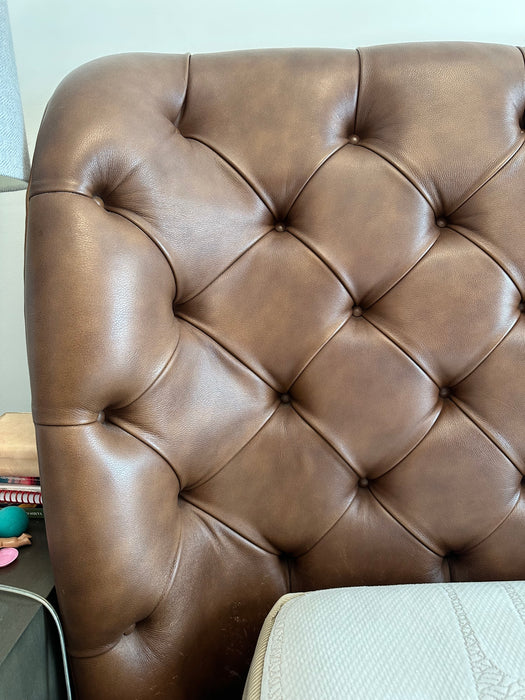 Cama King Size "Nouveau" com Cabeceira Capitonê em Couro (colchão incluso) – Artefacto