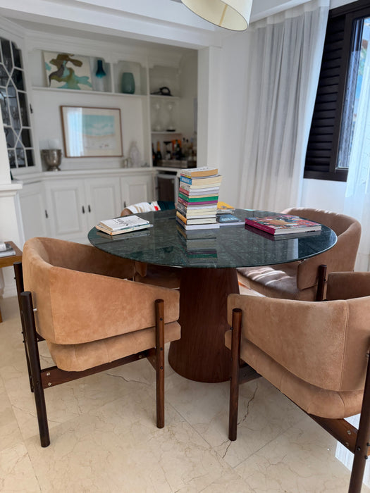 Mesa de Jantar Cone com Tampo em Mármore Guatemala