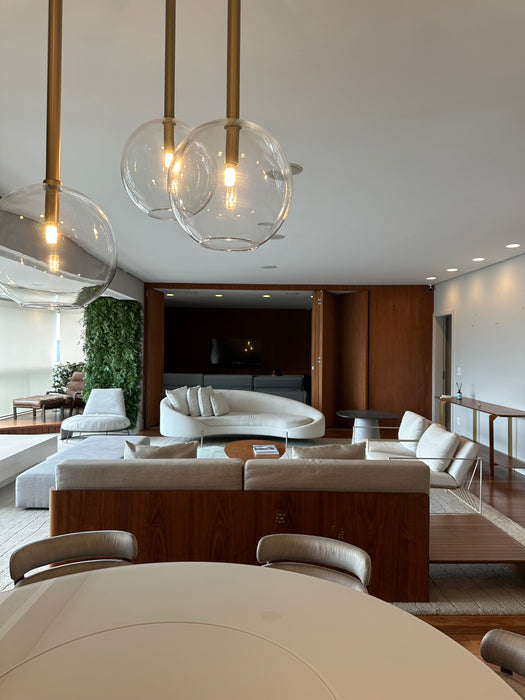 Sofá "Friso" em Madeira – Líder Interiores