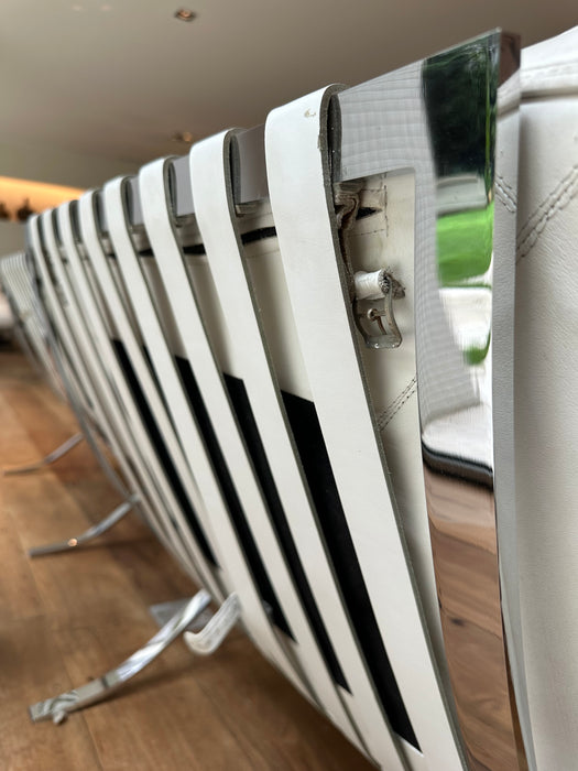 Poltrona “Barcelona” em – Ludwig Mies van der Rohe para Montenapoleone