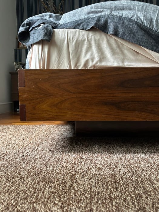 Cama King Size "Marie" (colchão incluso) - Casa Pronta