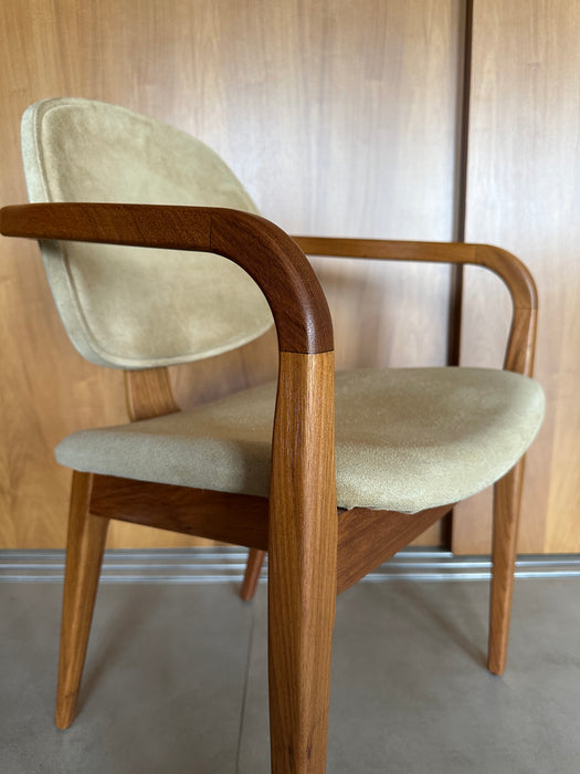 Cadeira "Omar" em Couro Courvim - Rejane Carvalho Leite