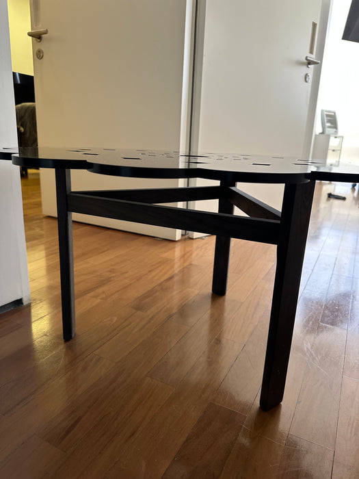 Mesa "Fergana" – Patricia Urquiola para Moroso