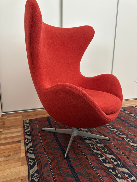 Poltrona "Egg" + Banqueta