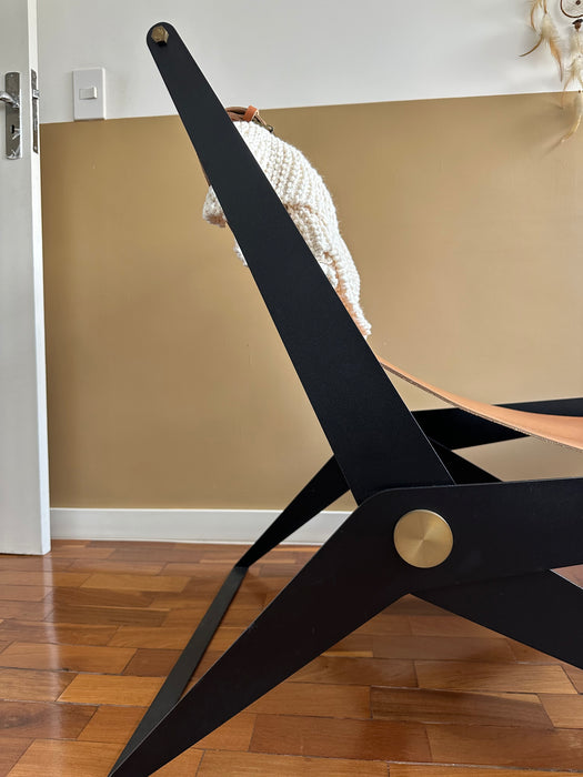 Poltrona "Pliant Bloomer" – Felipe Protti para Prototype