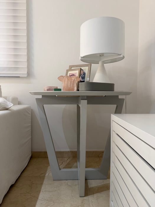 Mesa Lateral em Laca – Breton