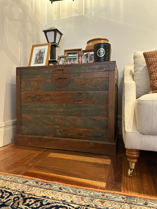 Cômoda com Gavetas em Pátina