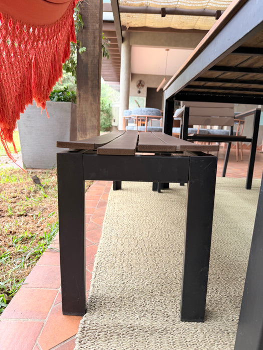 Conjunto "Outdoor"  Mesa com 4 Cadeiras e Banco