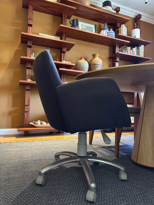 Cadeira Giratória "Fulô" – Fernando Jaeger