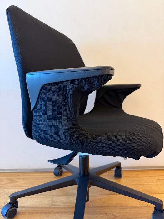 Cadeira Ergonômica de Escritório "Worknest" Preta – Ronan & Erwan Bouroullec para Vitra