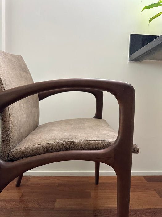 Conjunto de 8 Cadeiras “Dinna” com Braços – Jader Almeida