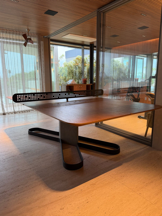 Mesa “Ping x Pong” em Freijó com Pés em Corten – Mula Preta