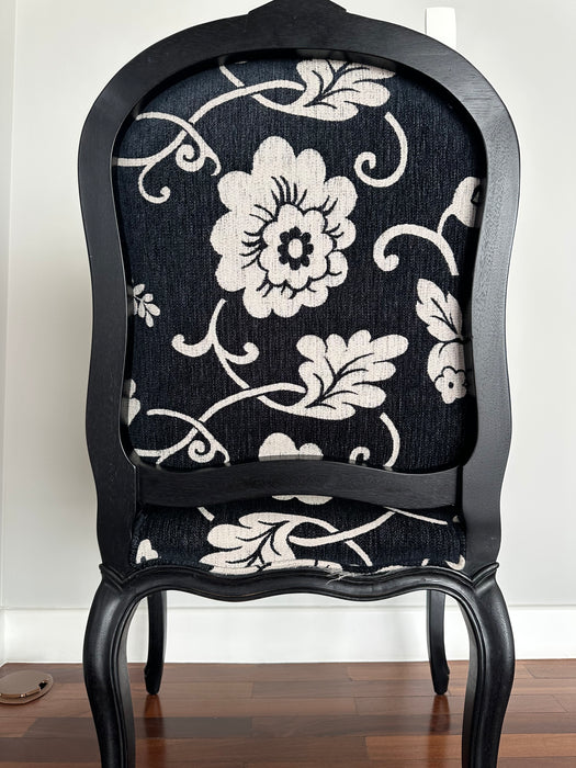Par de Poltronas Clássicas em Tecido Floral