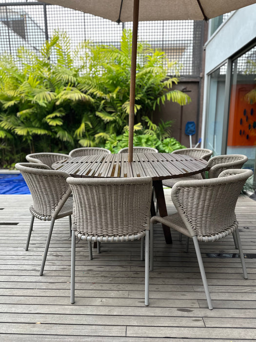 Conjunto Outdoor com Mesa de Jantar "Ayty" 8 Cadeiras "Andro" e Ombrelone - Saccaro