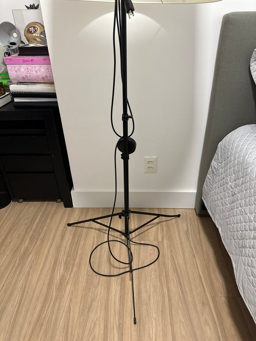 Luminária de Piso "Gilda" – Enrico Franzolini para Pallucco