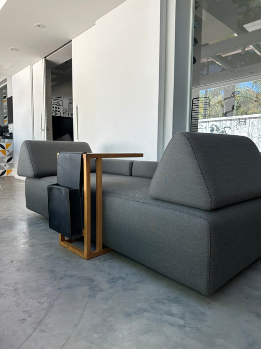 Sofá (almofadas encosto e braços não fixas) e Mesa de Apoio