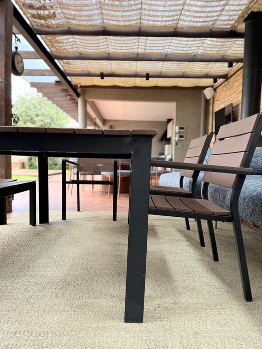 Conjunto "Outdoor"  Mesa com 4 Cadeiras e Banco
