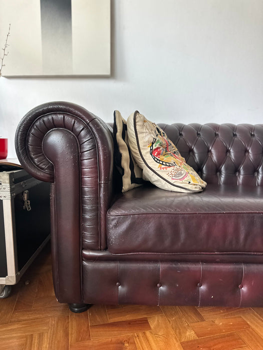 Sofá “Chesterfield” em Couro – Micasa