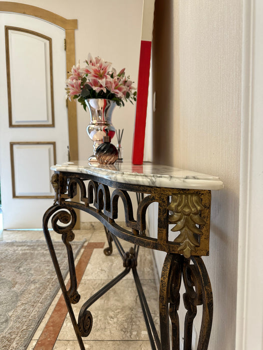 Aparador Clássico em Ferro com Tampo em Mármore