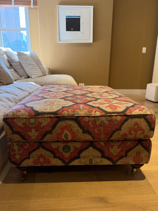 Pufe com Rodízios – Claridge House (tecido Entreposto)