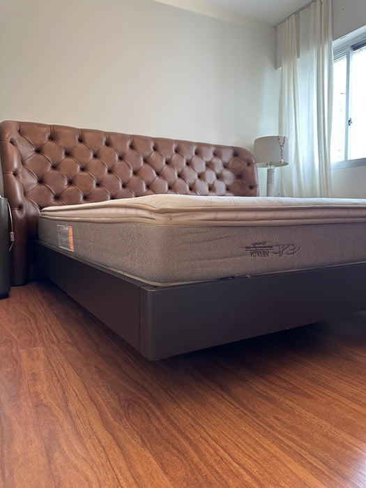 Cama King Size "Nouveau" com Cabeceira Capitonê em Couro (colchão incluso) – Artefacto