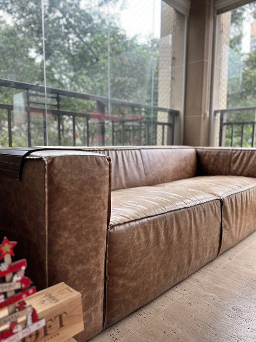 Sofá “Lego” em Couro – Estúdio Bola