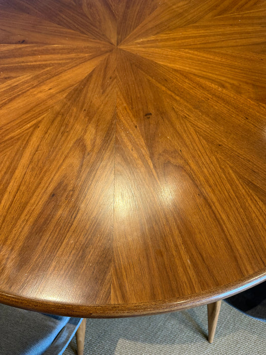 Mesa de Jantar Redonda "Cone" – Alfio Lisi para Dpot