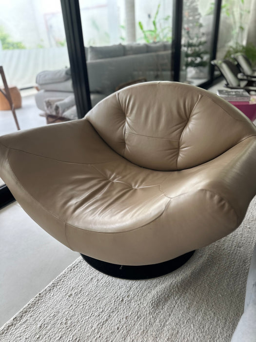 Poltrona “Gaivota” em Couro – Ricardo Fasanello