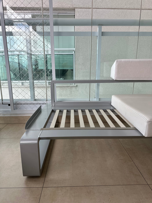 Conjunto para Área Externa com 2 Sofás/ Chaises e Mesa de Centro