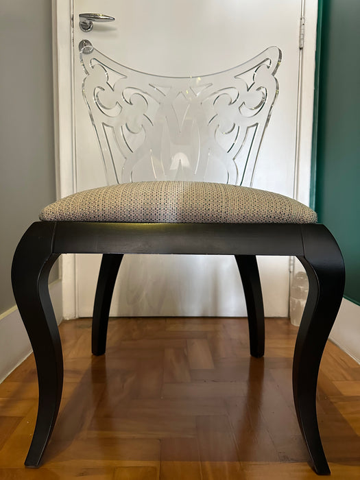 Par de Cadeiras com Encosto em Acrílico