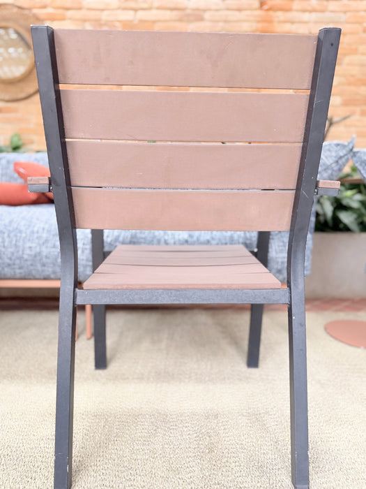 Conjunto "Outdoor"  Mesa com 4 Cadeiras e Banco