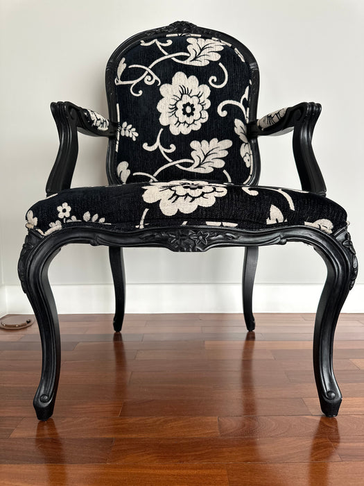 Par de Poltronas Clássicas em Tecido Floral