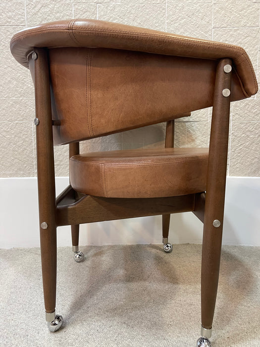 Poltrona “Beg” em Couro com Rodízios – Sérgio Rodrigues para Dpot