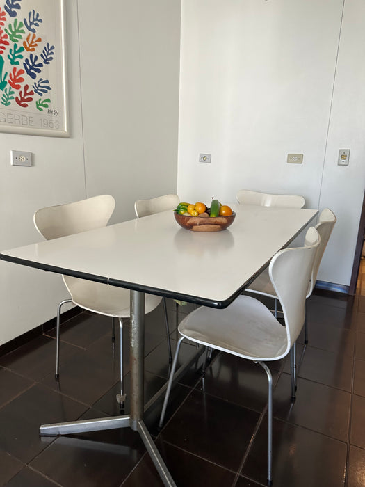Mesa de Jantar Eames Segmentada em Fórmica –  Eames para Forma