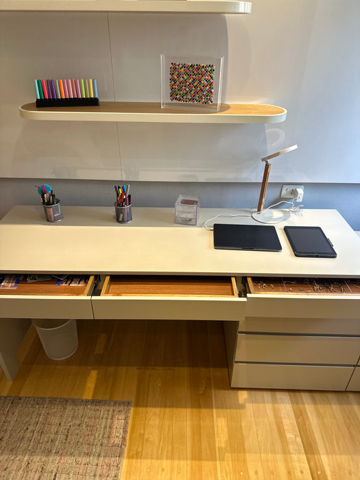 Mesa de Trabalho com Gaveteiro