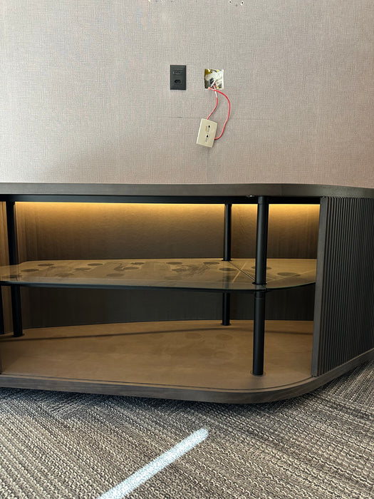 Buffet “London” com Iluminação Embutida – Jader Almeida