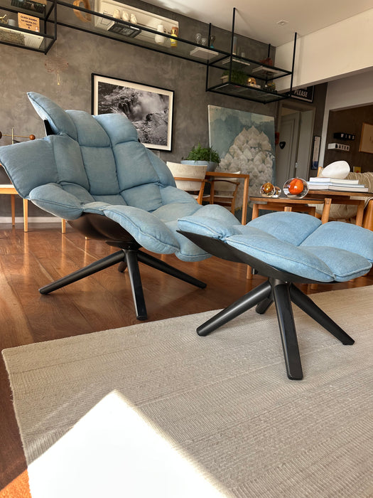 Poltrona “Husk” Giratória com Banqueta – Patrícia Urquiola para B&B Italia