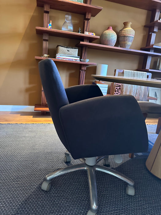 Cadeira Giratória "Fulô" – Fernando Jaeger