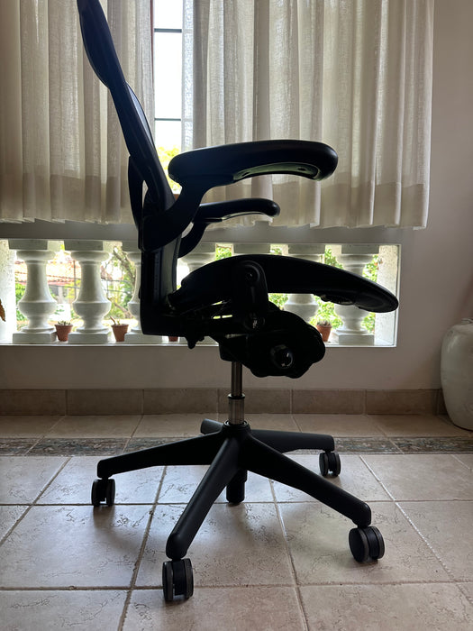 Cadeira "Aeron C" – Herman Miller