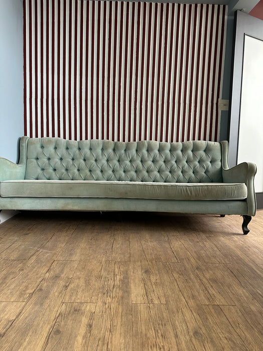 Sofá Capitonê