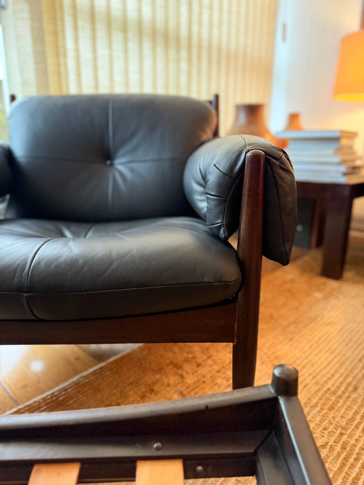 Poltrona "Meia Pataca" com Banqueta Vintage em Imbuia – Sergio Rodrigues