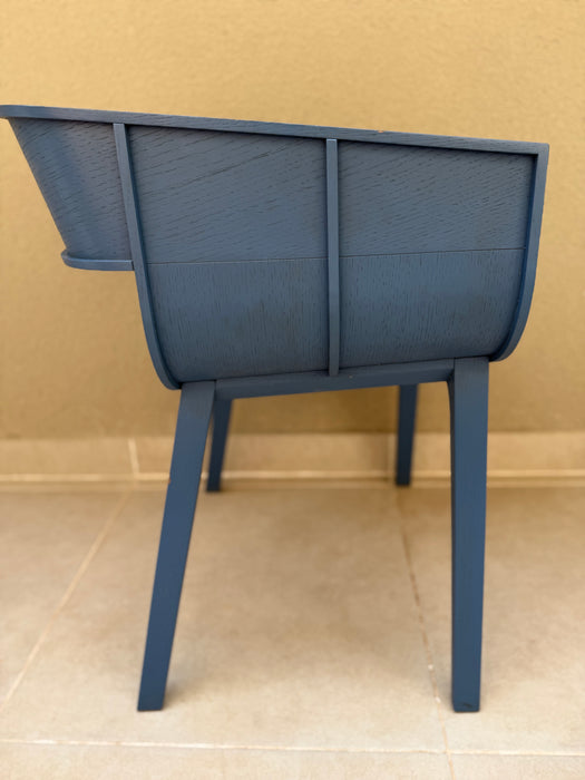 Cadeira “Maritime” em Laca Azul – Benjamin Hubert para Casamania