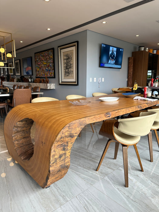 Mesa de Jantar Curva em Pequiá – Arboreal