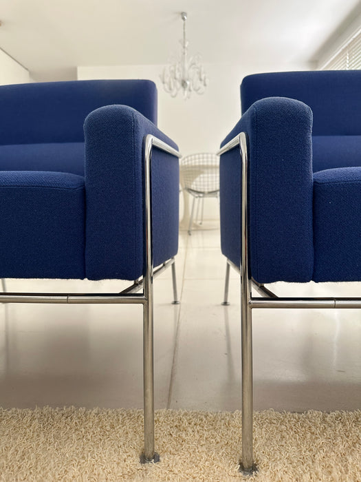 Par de Poltronas "Series 3300" - Arne Jacobsen para Fritz Hansen