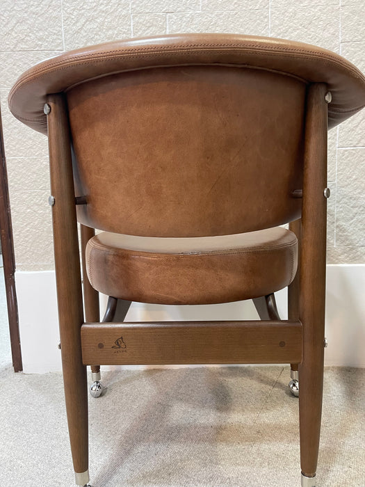 Poltrona “Beg” em Couro com Rodízios – Sérgio Rodrigues para Dpot