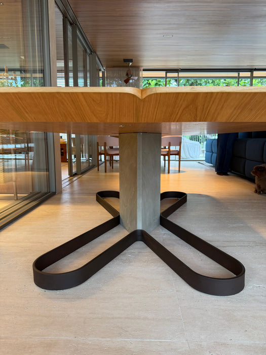 Mesa “Ping x Pong” em Freijó com Pés em Corten – Mula Preta