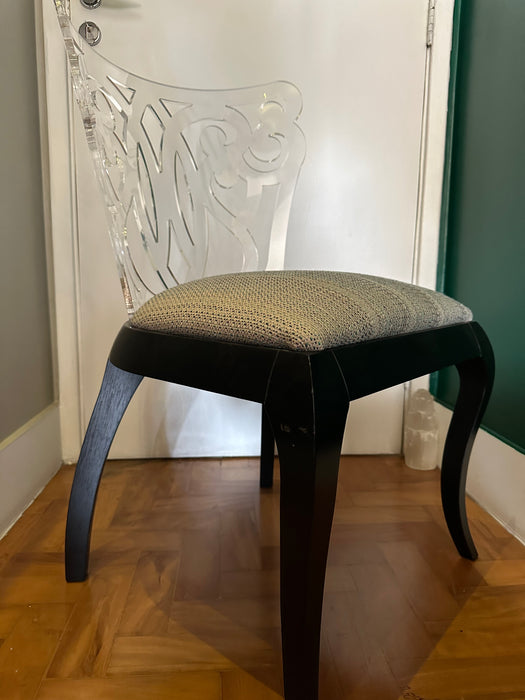 Par de Cadeiras com Encosto em Acrílico