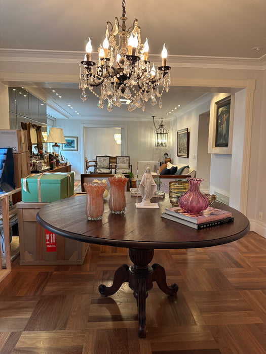 Mesa Redonda em Madeira