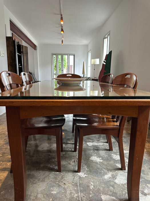 Mesa de Jantar "Salvador" com 6 Cadeiras "Clube" em Mogno – Carlos Motta